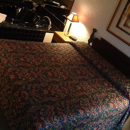 Colonial Inn Mercer-Grove City Kamer foto
