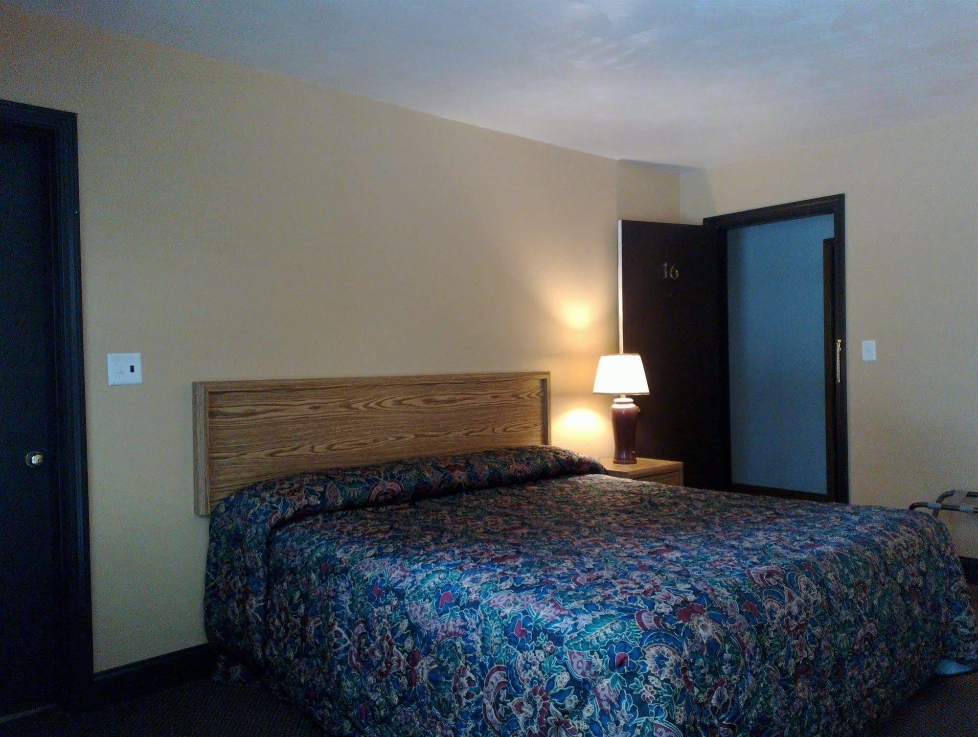 Colonial Inn Mercer-Grove City Buitenkant foto