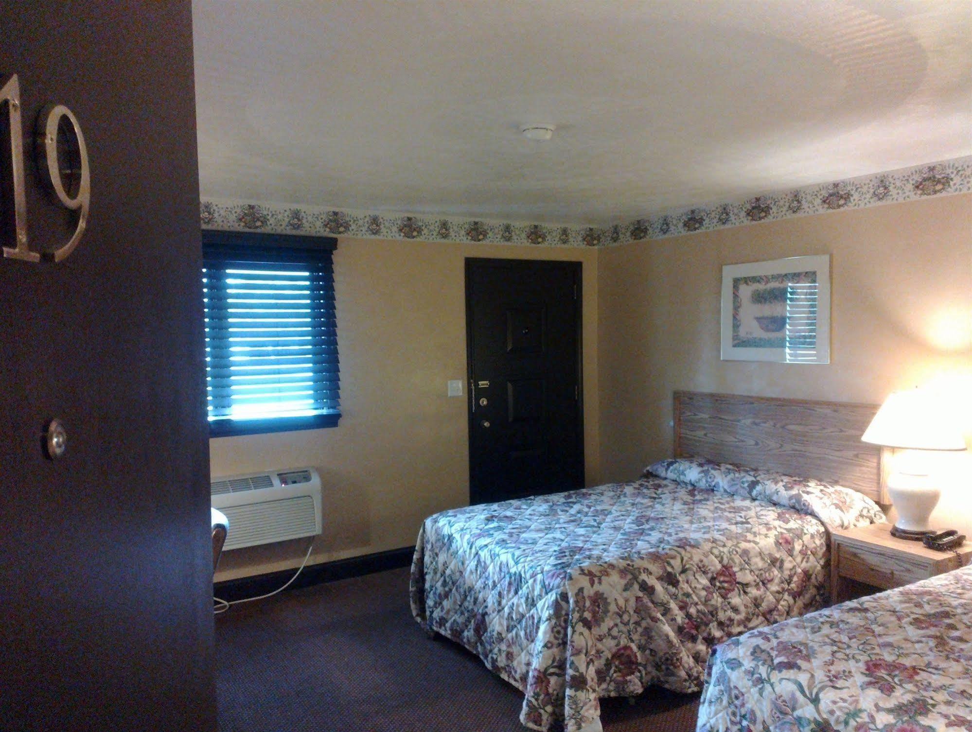Colonial Inn Mercer-Grove City Buitenkant foto