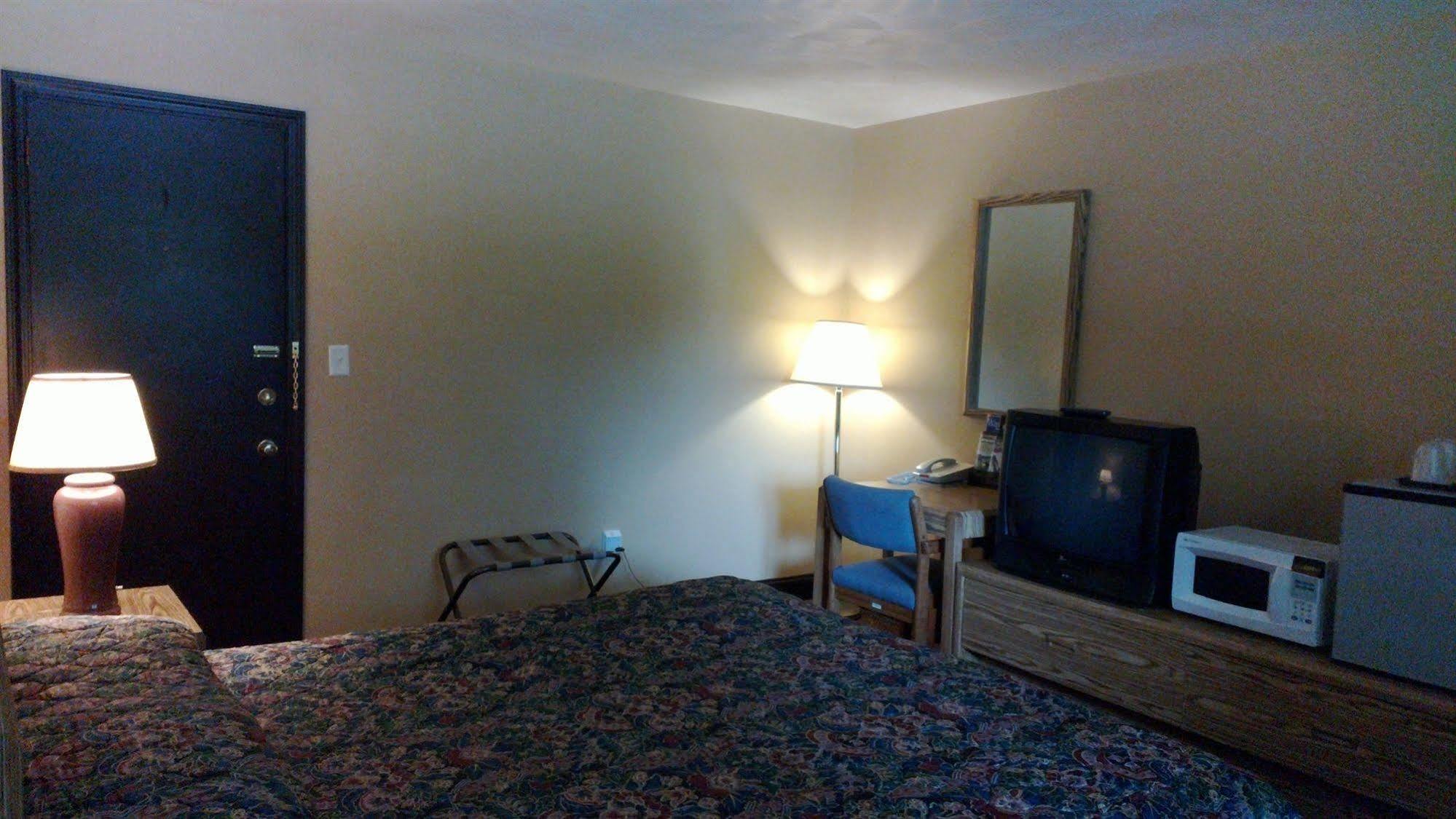 Colonial Inn Mercer-Grove City Buitenkant foto