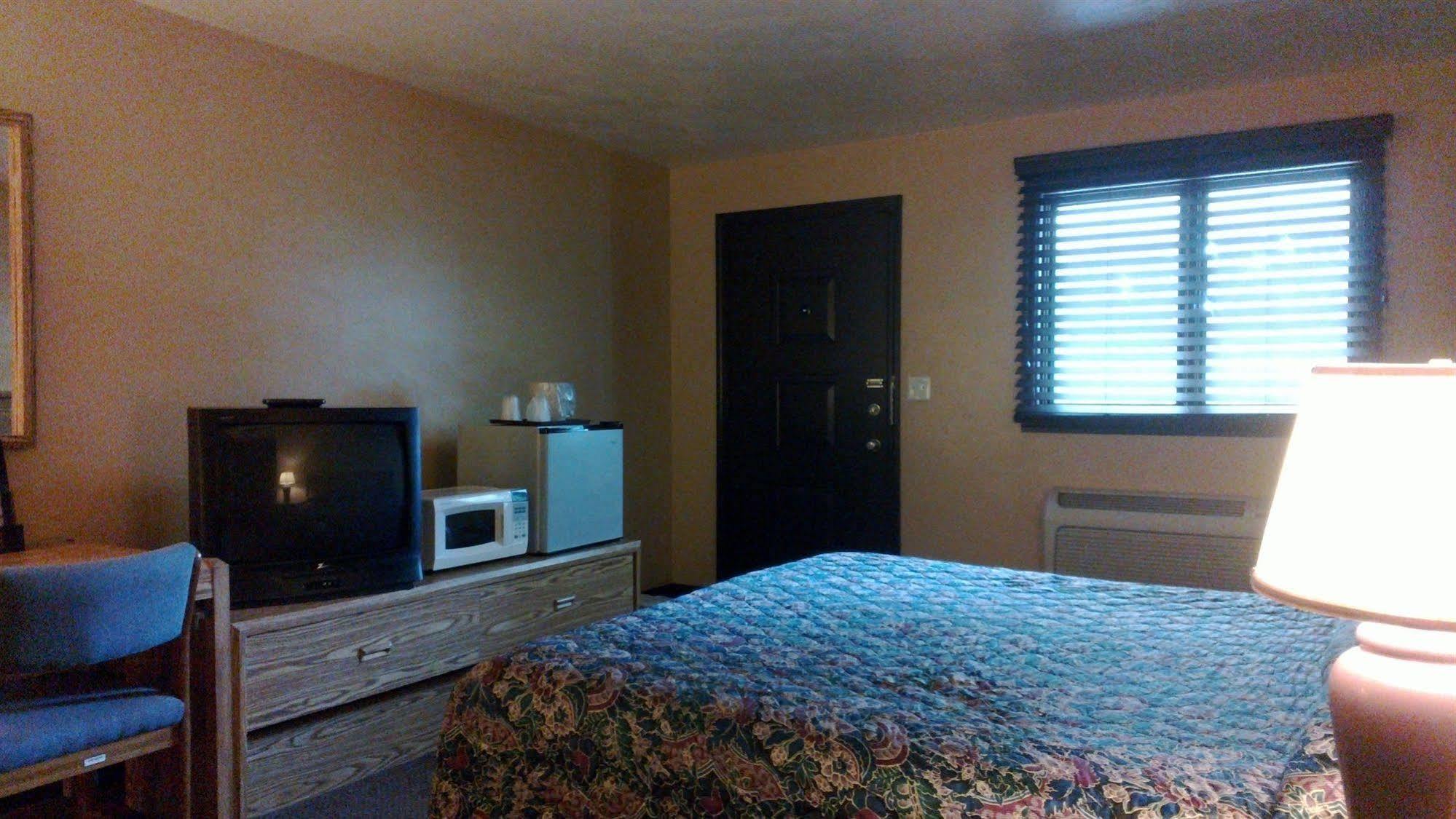 Colonial Inn Mercer-Grove City Buitenkant foto