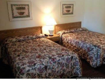 Colonial Inn Mercer-Grove City Buitenkant foto